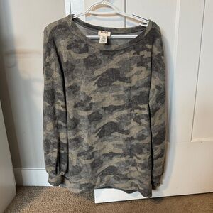 BiBi Camouflage Gray and Black Women's Top